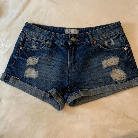 Aviva Distressed Denim Cuffed Shorts. EUC. Size 7. Zipper and button closure - Picture 1 of 4